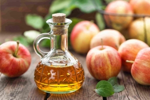 Apple Cider Vinegar Rinses: A Natural Detox for Your Hair and Scalp